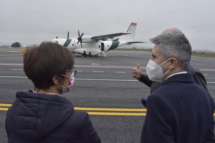 El ministro del Interior, Fernando Grande-Marlaska, y la directora general de la Guardia Civil, María Gámez, visitan en Torrejón de Ardoz el Servicio Aéreo del instituto armado
