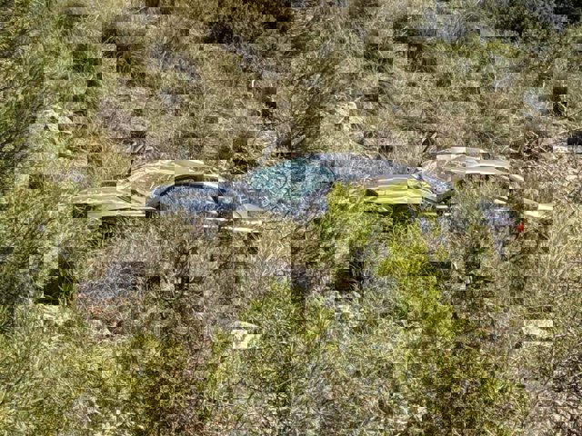 Rescatan a una conductora atrapada toda la noche en el vehículo