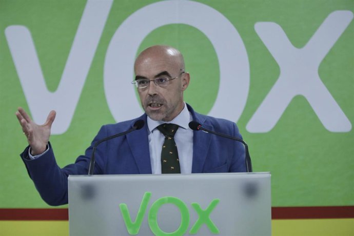 El eurodiputado de Vox Jorge Buxadé, ofrece un rueda de prensa tras la reunión del Comité de Acción Política del partido
