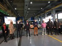 La Comunidad de Madrid lanza una campaña para promocionar el transporte público y el taxi, destacando la seguridad