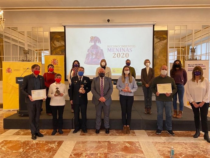 La Policía Municipal de Pamplona, IES Navarro Villoslada y Cruz Roja reciben los premios 'Meninas 2020' por su lucha contra la violencia hacia la mujer