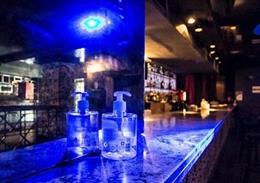 Imagen de recurso de la barra de una discoteca