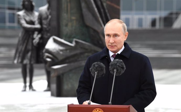 FILED - 20 December 2020, Russia, Moscow: Russian President Vladimir Putin speaks during a ceremony marking the Security Agencies Worker's Day outside the Foreign Intelligence Service headquarters. Photo: -/Kremlin /dpa - ATTENTION: editorial use only a