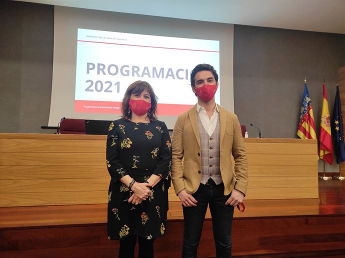 La directora general de Cultura y Patrimonio, Carmen Amoraga, y el director del Museo, Pablo González Tornel