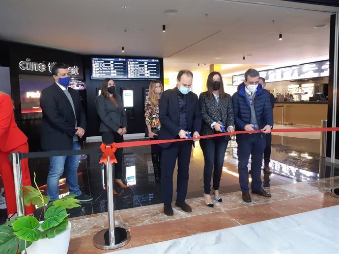 Yelmo inaugura este martes en Bahía Sur su primer cine en la provincia