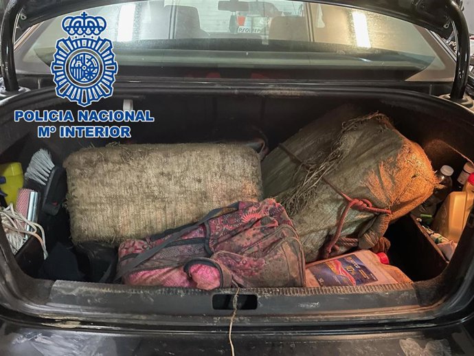 Droga intervenida en el coche interceptado tras una persecución en Algeciras