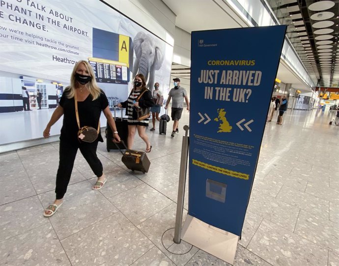 08 September 2020, England, London: Passengers arrive at Heathrow Airport as they return from Greece, after the Government added the islands of Lesvos, Tinos, Serifos, Mykonos, Crete, Santorini and Zakynthos, also known as Zante to the quarantine list. 