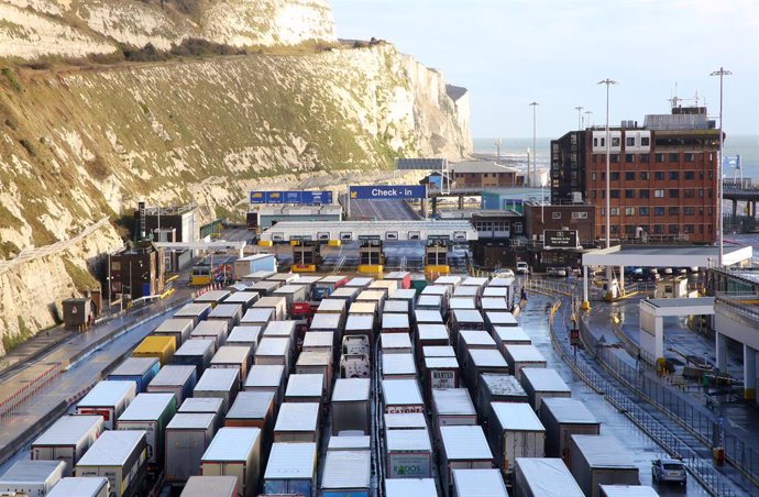 17 December 2020, England, Dover: Lorries queue to enter the Port of Dover in Kent as the clock ticks down on the chance for the UK to strike a deal before the end of the Brexit transition period on 31 December 2020. Photo: Gareth Fuller/PA Wire/dpa