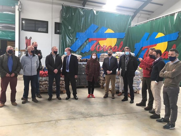 Visita de la delegada del Gobierno andaluz en Málaga, Patricia Navarro, a la cooperativa El Torcal de Antequera (Málaga)