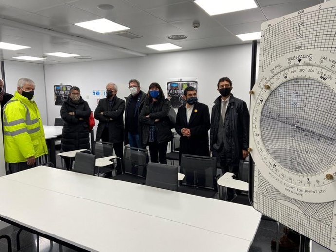 Los consellers Dami Calvet y Chakir El Homrani han visitado este lune el aeropuerto Lleida-Alguaire.