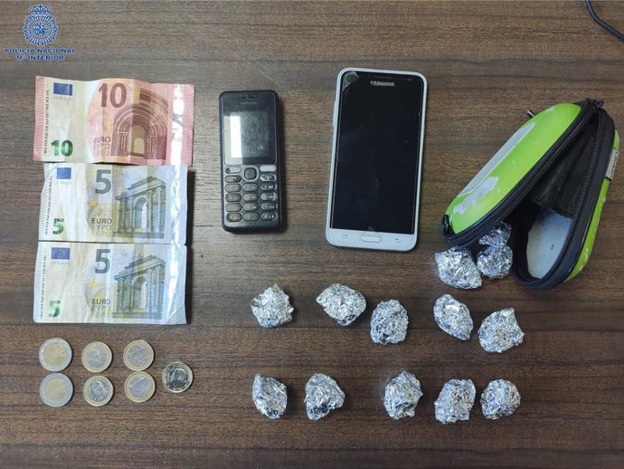 La Policía Nacional Detiene A Tres Hombres Por Un Delito Contra La Salud Pública