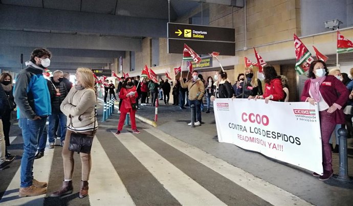 Concentración por los despidos de Trablisa