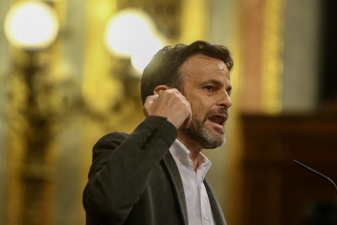 El presidente del grupo de Unidas Podemos en el Congreso, Jaume Asens, interviene durante una sesión plenaria en el Congreso de los Diputados, en Madrid (España), a 15 de diciembre de 2020. El Pleno del Congreso debate hoy la propuesta del PNV de habili