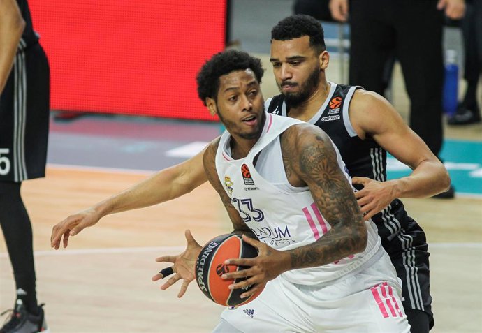 Trey Thompkins en una acción del partido entre el Real Madrid y el Asvel de la Euroliga 2020-2021