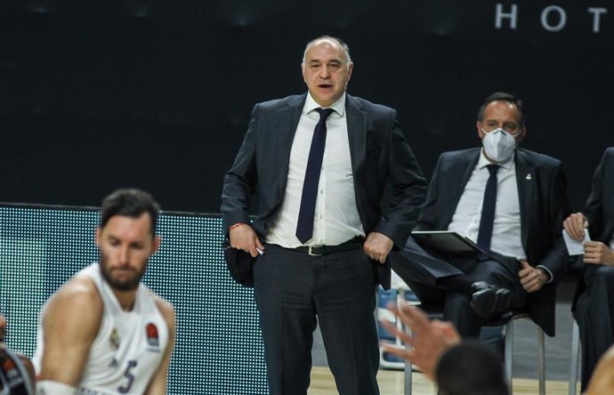 Pablo Laso dando instrucciones en un partido