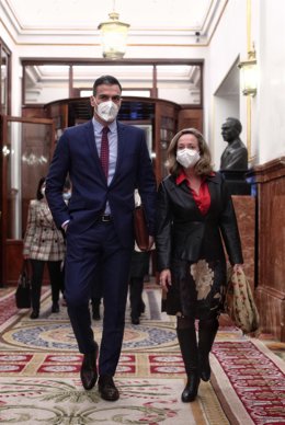 El presidente del Gobierno, Pedro Sánchez y  la vicepresidenta y ministra de Asuntos Económicos y Digitalización, Nadia Calviño.