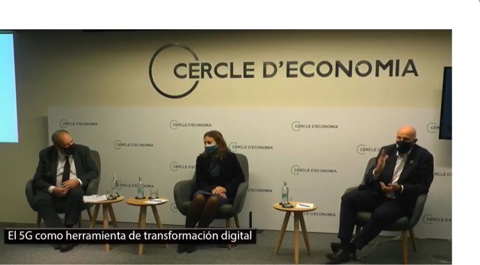 El miembro de la Junta Directiva del Cercle d'Economia, Jordi Hereu; la consejera delegada de Telefónica España, María Jesús Almazor, y el ceo del Mobile World Capital Barcelona, Carlos Grau, este lunes