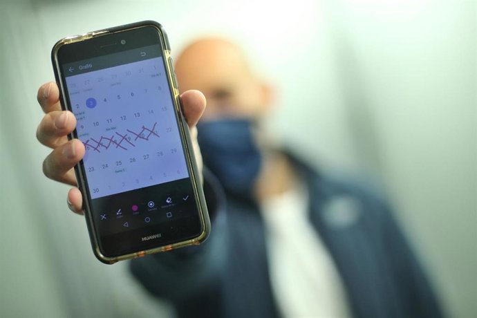 Un teléfono móvil con una aplicación de calendario