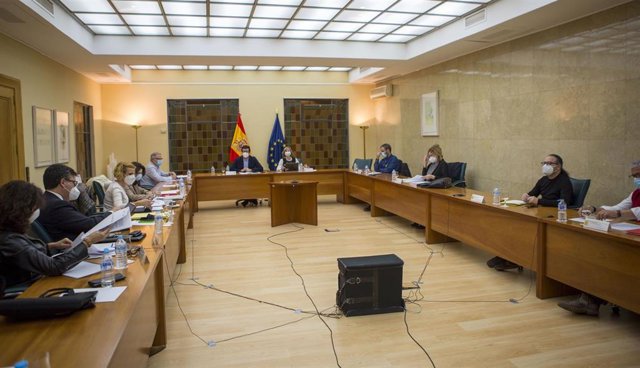 Reunión del Gobierno con agentes sociales para abordar la subida del SMI