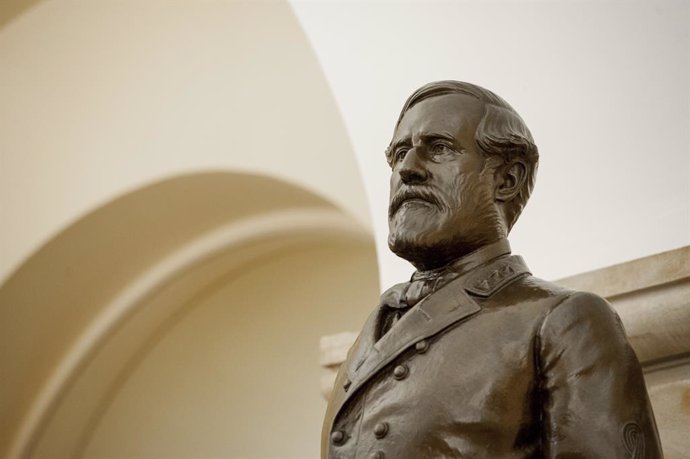 Estatua del general confederado Robert E. Lee