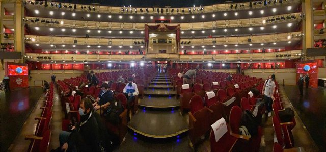 Perspectiva del Teatro Real antes de la celebración del Sorteo Extraordinario de la Lotería de Navidad 2020 en el Teatro Real de Madrid (España), a 22 de diciembre de 2020.