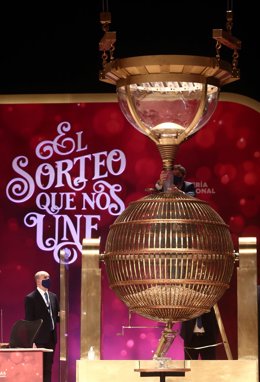 El bombo del Sorteo Extraordinario de la Lotería de Navidad 2020 en el Teatro Real de Madrid (España), a 22 de diciembre de 2020.
