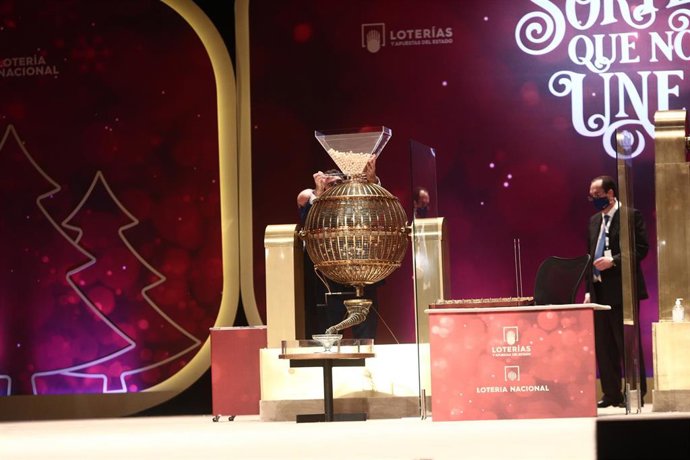Bombo de la Lotería de Navidad 2020  antes de comenzar la celebración del Sorteo Extraordinario en el Teatro Real de Madrid (España), a 22 de diciembre de 2020.