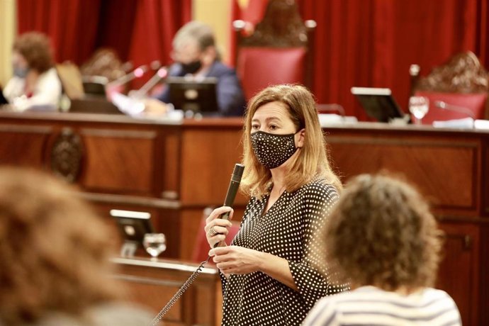 La presidenta del Govern, Francina Armengol, en el Parlament.