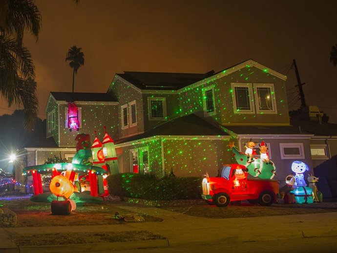 En Estados Unidos es toda una tradición decorar las casas con luces y llamativos adornos navideños