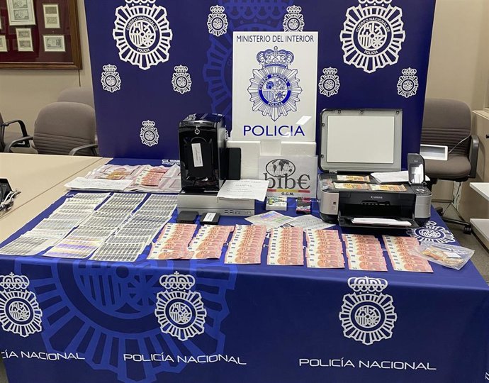 Detenido un menor en Barcelona por fabricar billetes falsos y venderlos por internet