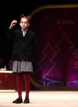 Una de las niñas de la residencia de San Ildefonso, Judith García Benítez canta uno de los quintos premios de la Lotería de Navidad, el `55.483  durante la celebración del Sorteo Extraordinario de la Lotería de Navidad 2020.