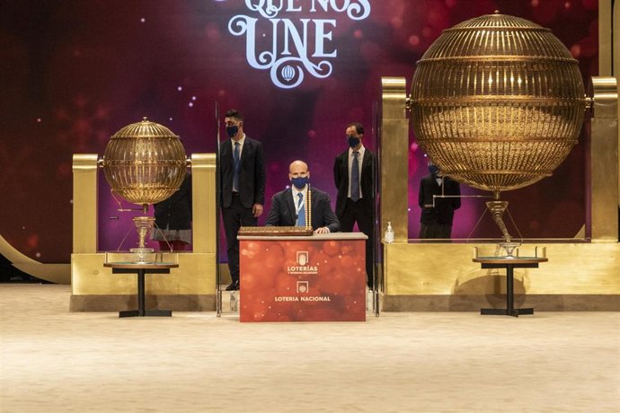 Lotería.- Sort (Lleida) y Barcelona reparten 40 series de un quinto premio, el 28.674