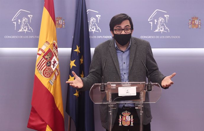 El secretario primero del Congreso y diputado de ECP, Gerardo Pisarello, ofrece una rueda de prensa tras la reunión de la Mesa del Congreso de los Diputados, en Madrid, (España), a 30 de noviembre de 2020.
