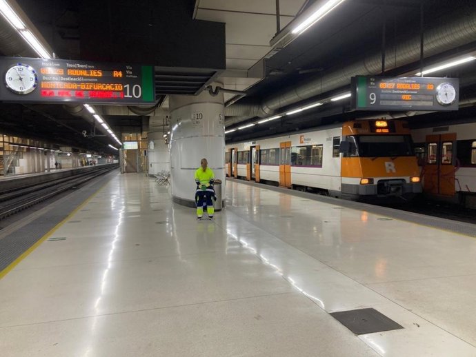 Adif pone en marcha la primera fase del nuevo esquema de vías de la estación de Sants de Barcelona.