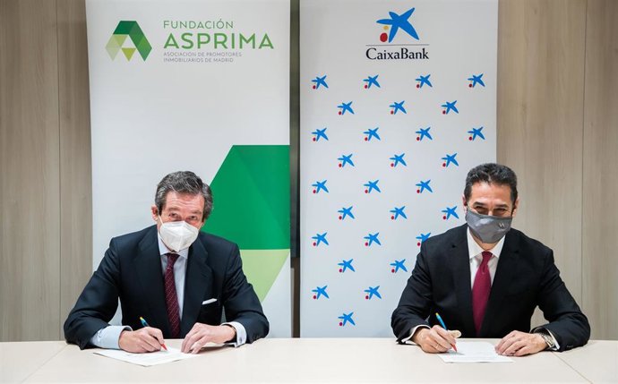Firma del acuerdo entre CaixaBank y Asprima