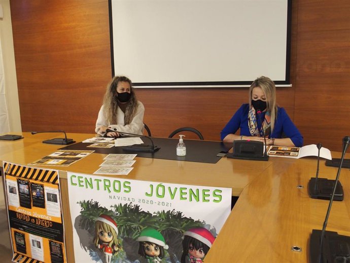 La concejala de Educación y Juventud, Beatriz Nalda, ha presentado esta mañana el programa de actividades lúdicas, deportivas y de ocio 'Navidad en abierto'