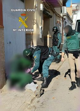 Detención de uno de los presuntos implicados en la venta de drogas.