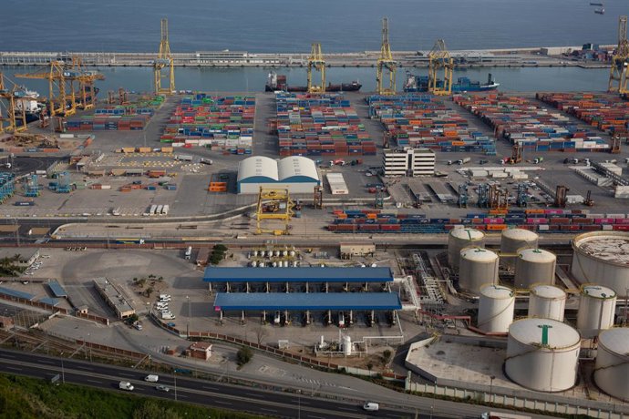 Vista aérea del área PIF del Puerto de Barcelona que la UME desinfectará en el marco de la lucha contra el coronavirus, en Barcelona, Catalunya, (España), a 20 de marzo de 2020.