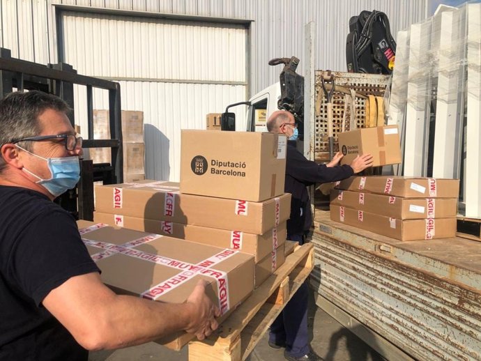 La Diputación de Barcelona envía material sanitario y de protección a municipios (archivo)