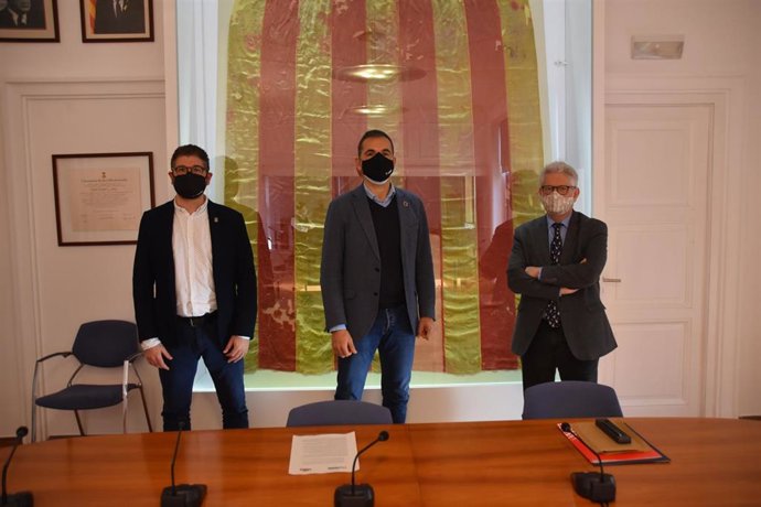 Firma del acuerdo entre la Volta Ciclista a Catalunya y el ayuntamiento de Sant Feliu de Guíxols con el que la localidad se convierte en la gran salida de la Volta en 2022 y 2023