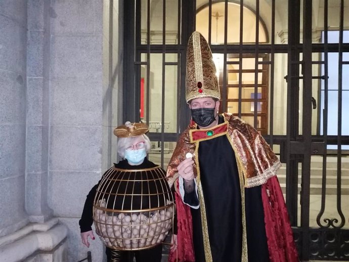 Manoli Sevilla y el 'Obispo de la Lotería' no faltan a su cita con el Sorteo de la Lotería 2020