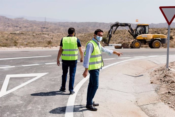 Almería.-Diputación.- Diputación mejora la seguridad vial en los caminos que dan acceso a las canteras en Macael 