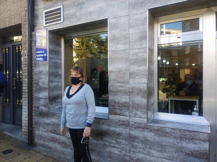 Zulema Ayllón, propietaria del bar Ayllón donde se ha vendido un décimo del quinto premio