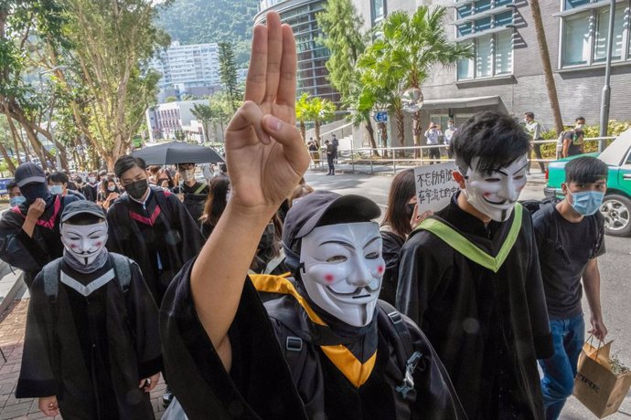 Imagen de archivo de una protesta de estudiantes universitarios en Hong Kong en solidaridad con Tailandia