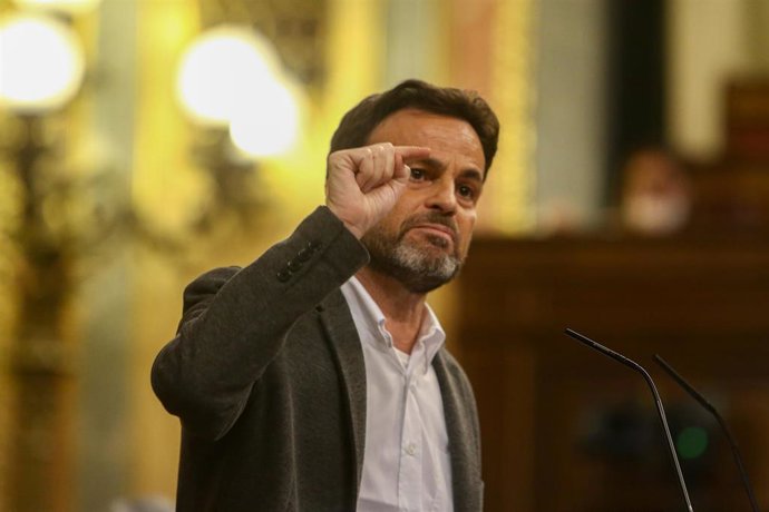 El presidente del grupo de Unidas Podemos en el Congreso, Jaume Asens, interviene durante una sesión plenaria en el Congreso de los Diputados, en Madrid (España), a 15 de diciembre de 2020. 