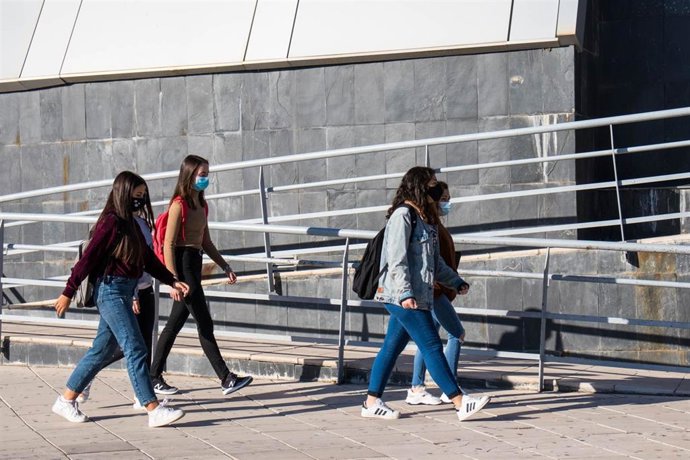 Imagen de archivo de estudiantes en el campus de Las Lagunillas.