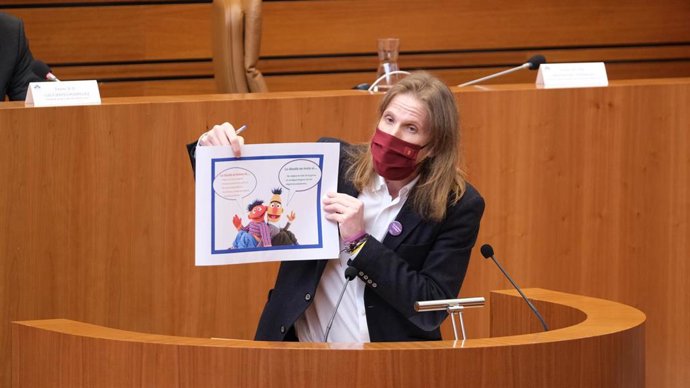 Fernñandez muestra un gráfico basado en Barrio Sésamo sobre la deuda buena y la deuda mala