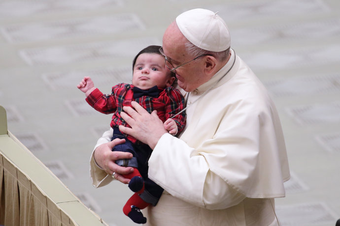 21 December 2020, Vatican, Vatican City: Pope Francis arrives to lead an audience for the workers and employess of the Vatican City in Aula Paolo VI. Photo: Evandro Inetti/ZUMA Wire/dpa