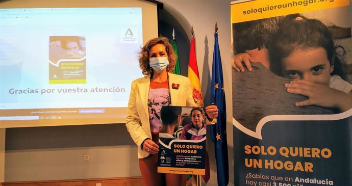 La delegada de Igualdad, Políticas Sociales y Conciliación en Córdoba, Inmaculada Troncoso, durante la presentación de la campaña 'Solo quiero un hogar'.