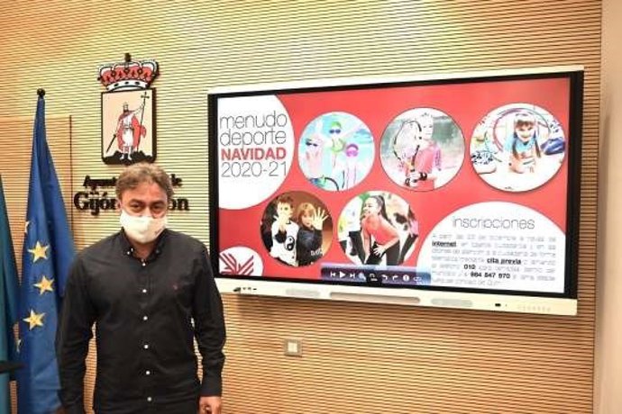 El concejal de Deporte y Actividad Física del Ayuntamiento de Gijón, José Ramón Tuero, durante la presentación de 'Menudo Deporte'